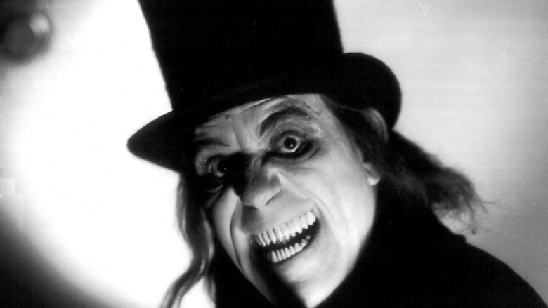 http://img1.looper.com/img/gallery/movie-villains-who-inspired-real-life-crimes/the-man-in-the-beaver-hat-1454895277.jpg