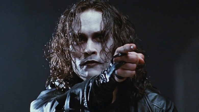 Фильм римейк Ворон (the crow, 2018): сюжет, актерский состав, фото Фильм римейк Ворон (the crow, 2018): сюжет, актерский состав, фото