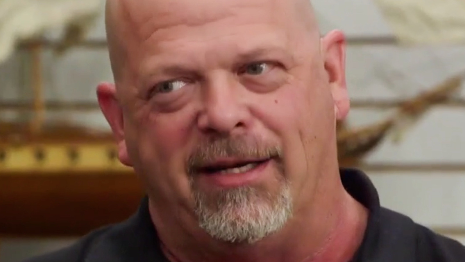 Exclusive Clip: Rick Appraises A Lee Harvey Oswald Overcoat In All-New Pawn Stars Episode - Vimarsana News