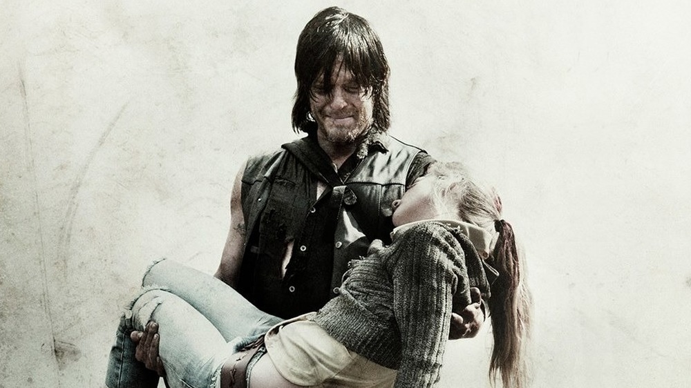 Daryl carrying Beth's body