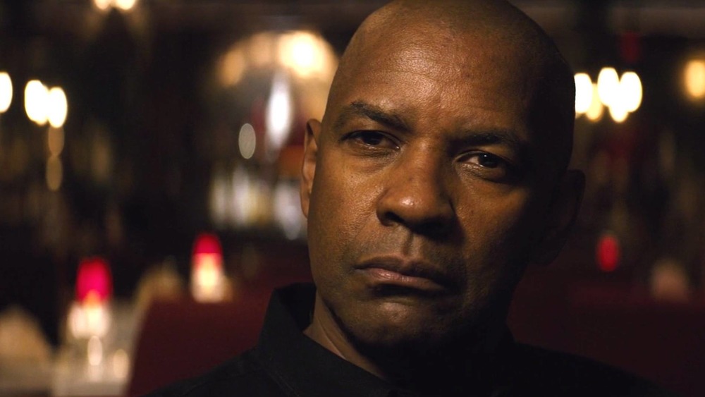 Denzel Washington sits in a restaurant