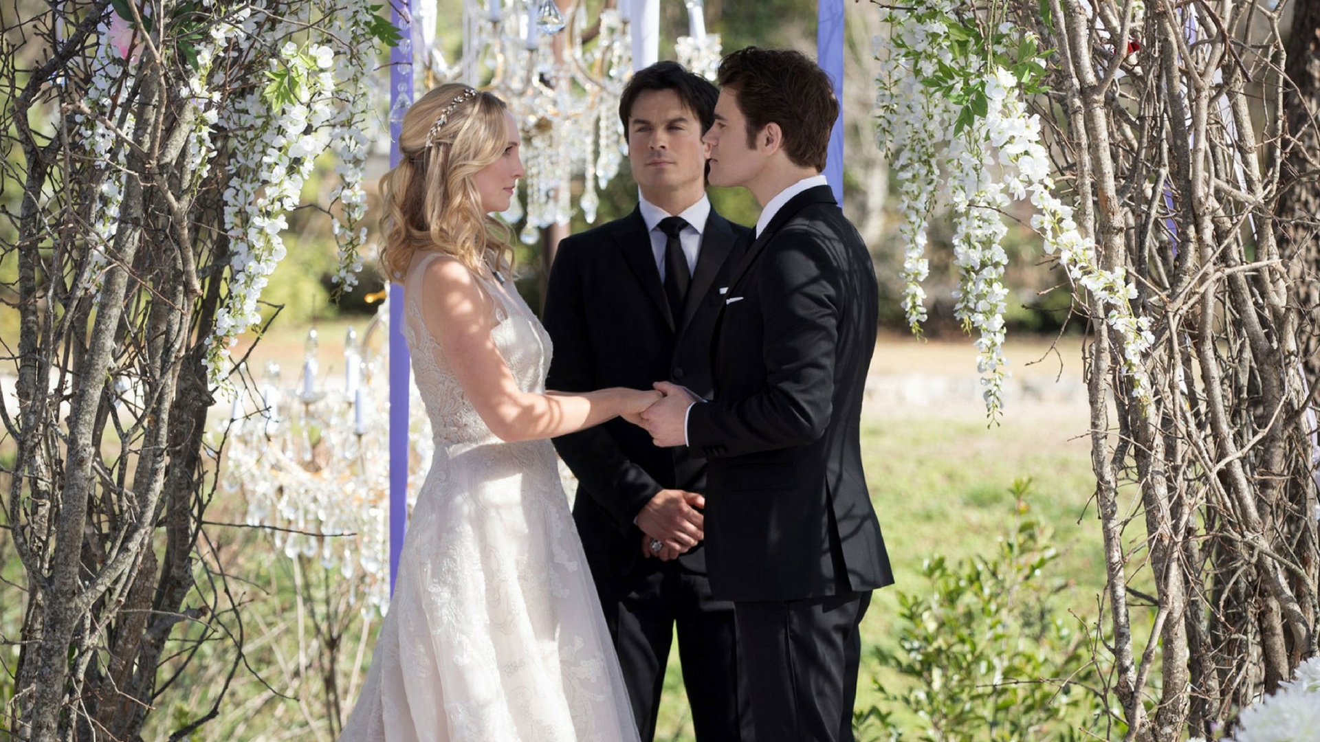 These Vampire Diaries Photos Of Stefan And Caroline�s