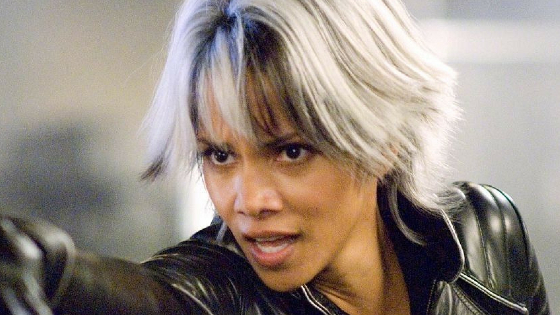 Halle Berry Says X Men S Storm And Wolverine Dated